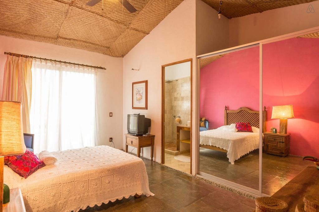 Casa La Columna Bed & Breakfast Puerto Vallarta Room photo