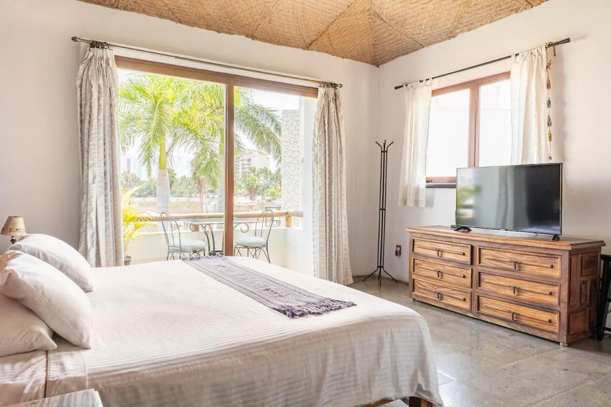 Casa La Columna Bed & Breakfast Puerto Vallarta Exterior photo